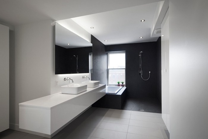 Classy black and white bathroom decor