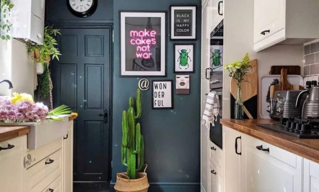 Black and silver kitchen decor