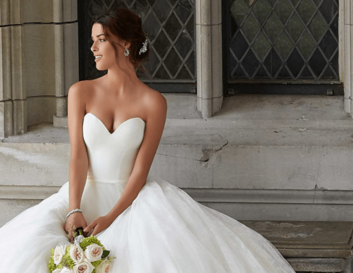 Wedding hairstyles for strapless dresses