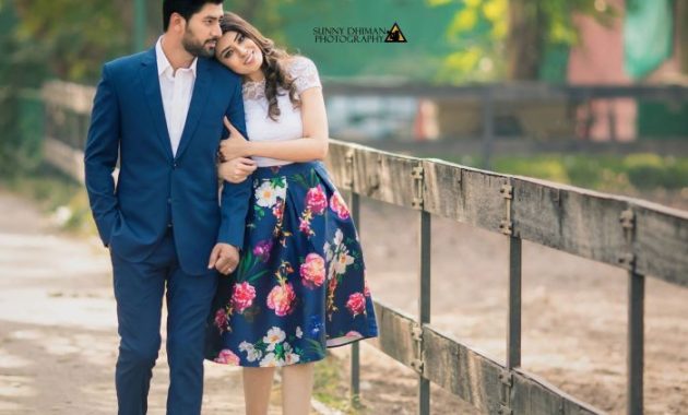 Couple casual pre wedding shoot dresses